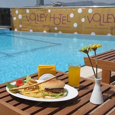 Volley Hotel Esmirna